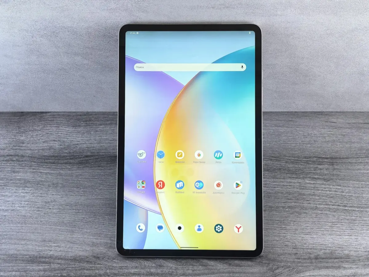 Tablette affichant un fond d’écran coloré